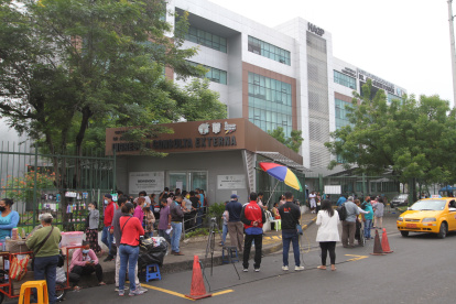 Los delincuentes se les llevaron las armas a los guardias de hospital.