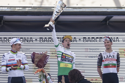 El esloveno Primoz Roglic (c) ganó la Volta a Catalunya.