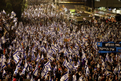 Israel. Cientos de miles de manifestantes marcharon este domingo por la noche en Tel Aviv en contra de la reforma judicial.