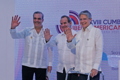 Traspaso. Guillermo Lasso estuvo en la Cumbre que se desarrolló en República Dominicana.
