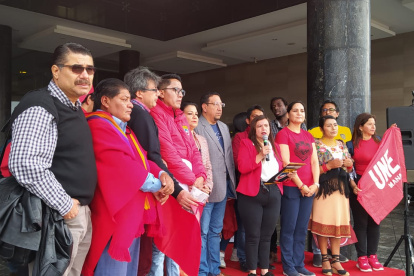 Integrantes de la Unión Nacional de Educadores encargaron a la asambleísta Isabel Enrríquez el proceso de enjuiciamiento.