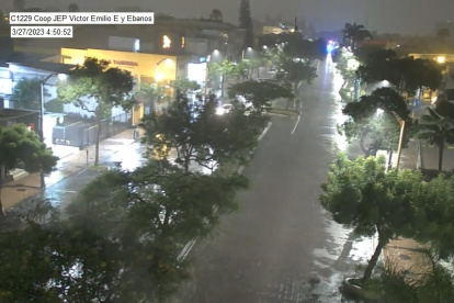 En Víctor Emilio Estrada y Ébanos, las calles han empezado a acumular agua.