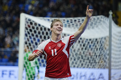 Astana (Kazakhstan), 26/03/2023.- Denmark"s Rasmus Hojlund celebrates after scoring the 1-0 lead during the UEFA Euro 2024 qualification soccer match between Kazakhstan and Denmark at Astana Arena in Astana, Kazakhstan, 26 March 2023. (Dinamarca, Kazajstán) EFE/EPA/Bo Amstrup DENMARK OUT