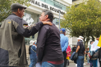Ciudadanos se reunieron en la mañana para exigir que la Corte admita el juicio político y prometieron regresar el 28 de marzo.