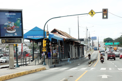 PARADA METROVIA FUERTE HUANCAVILCA PERIODISTA : JUAN DANIEL PONCE FECHA : 27/03/2023 Agencia (ag-extra)