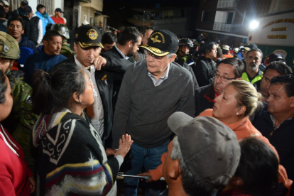 Guillermo Lasso llegó a la zona cero de Alausí.