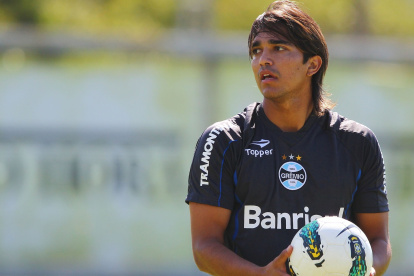 El máximo goleador de la selección boliviana, de 35 años, llega como agente libre procedente de Cerro Porteño de Paraguay.