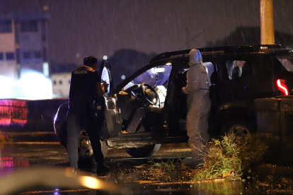 Equipo de criminalista llegó al lugar donde quedó el cuerpo de la directora del Hospital.