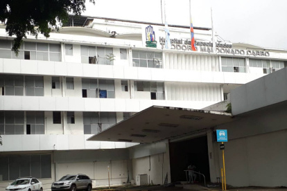 Fachada del Hospital Teodoro Maldonado Carbo que está en el sur de Guayaquil.