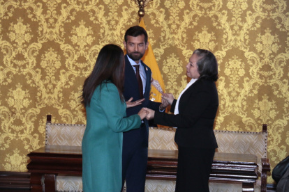 Acto. Patricia Ochoa, viuda de Gabela, durante la posesión de los miembros de la comisión de coordinación.