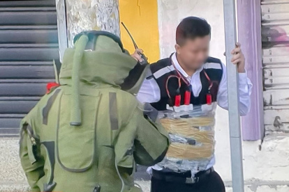 La víctima fue secuestrada horas antes de que amaneciera con la carga explosiva en Sauces 9.