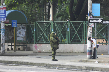Sauces. Un guardia de un local de Sauces amaneció con un chaleco lleno de explosivos.