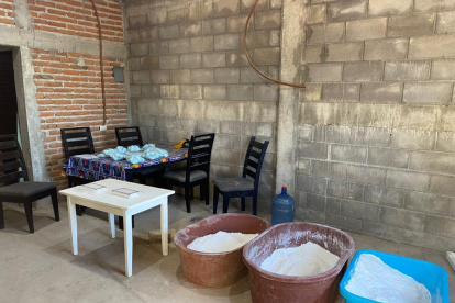 Unos 190 kilogramos de una sustancia que presentaba las características de fentanilo fueron hallados en una casa de Culiacán a finales del 2022. Ahí se elaboraban pastillas, según la Fiscalía de México.