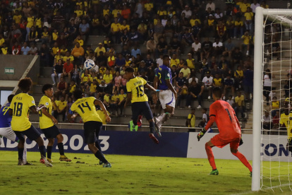 La selección nacional mostró otra cara en el segundo tiempo donde consiguió igualar el partido.