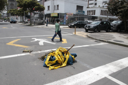 Estorbo. Esta avenida es de alto flujo vehicular, todo el día