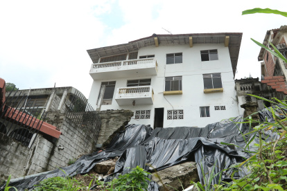 El Paraíso. Los vecinos colocaron un plástico negro para evitar deslizamientos