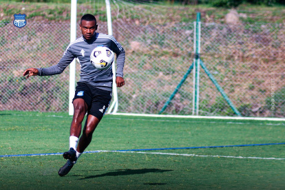 Dixon Arroyo (d) no entró en la convocatoria para el duelo ante Delfín, por la cuarta fecha de la LigaPro.
