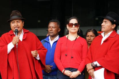 El martes 28 de marzo Pazmiño se unió a los dirigentes de la Conaie. Acudió cubierta uno de sus ojos.