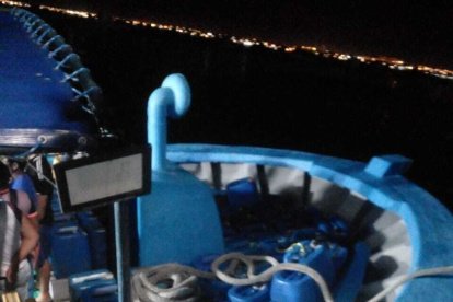 Las canecas estaban distribuidas en toda la embarcación.