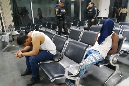 La Policía realizó un operativo en Socio Vivienda, donde allanaron una vivienda.