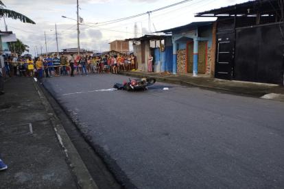 En el levantamiento del cuerpo, la Policía encontró un arma