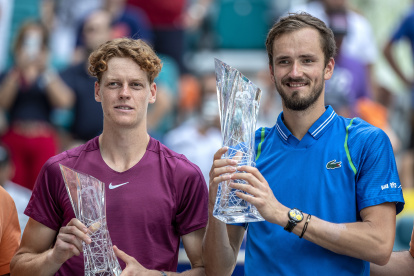 Daniil venció a Sinner por 7-5 y 6-3 en una hora y 34 minutos.