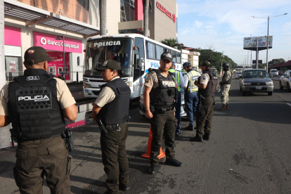 Operativo por estado de excepción en la venida 25 de julio a la altura del Mall del Sur