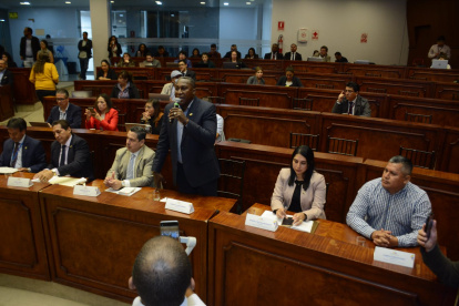 Roberto Cuero (Unes) fue de los más indignados porque en el juicio político se les pide hablar exclusivamente de la acusación de peculado.