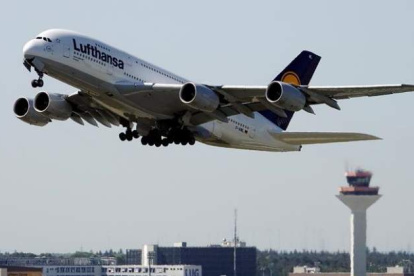 El sector de la aviación fue uno de los más golpeados por la pandemia de COVID-19.