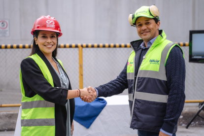 Cervecería Nacional y Grupo Familia firmaron un convenio para desarrollar su proyecto de economía circular.