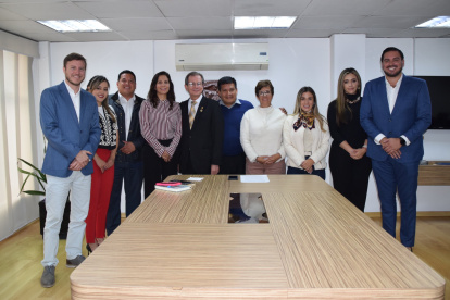 En su primera reunión de transición, los consejeros electos pidieron a las autoridades actuales que se abstengan de continuar con los concursos.