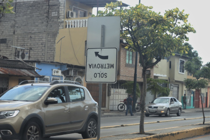 La señal dañada se ubica entre las calles 29 y la E.