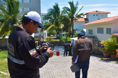 Peritos de Quito se sumaron a la investigación para recrear la escena del crimen.