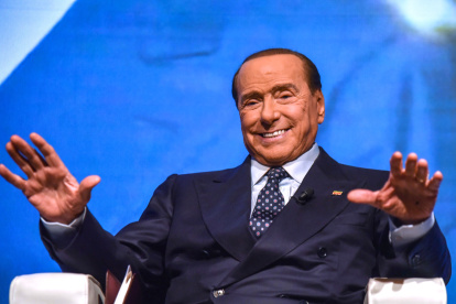 Foto de archivo del líder de Forza Italia y tres veces primer ministro de Italia, Silvio Berlusconi.