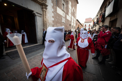 Procesión del Santo Cristo de la Columna y María Santísima de las Lágrimas que se inicia este Miércoles Santo en el Convento de las monjas de la Purísima Concepción para recorrer las calles de Alcalá de Henares.