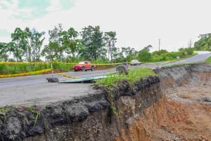 La vía Esmeraldas-Quinindé, la principal ruta de acceso hacia la provincia verde y su capital, tiene 28 puntos críticos.