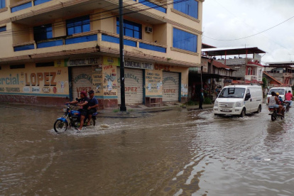 Daño. Cerca del recinto Buenos Aires así quedó el tramo de la vía.