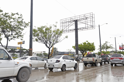 VALLAS CLAUSURADAS A LO LARGO DE LA AV.J.T.MARENGO, 06 DE ABRIL  DEL 2023- AMELIA ANDRADE Guayaquil-Ecuador Agencia (Ag-ecpreso)