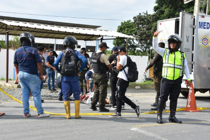 Un presunto sacapintas resultó muerto cuando huía, en El Guabo.