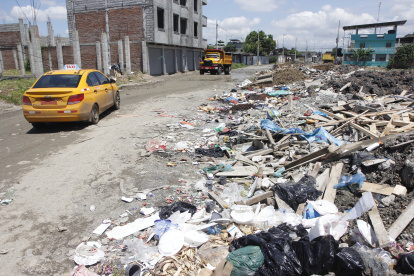 Sitio. El botadero está ubicado en la cooperativa del Ejército del Guayas, donde transita todo tipo de vehículos.