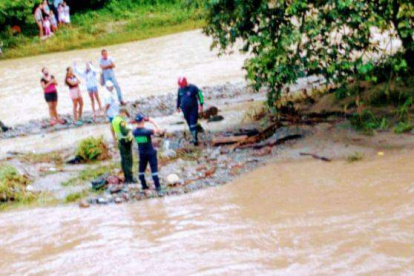 Indagación. Cerca a un predio en Quinindé se encontraron los cuerpos.