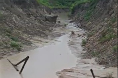 Afectación. El desbordamiento de La Camarona afectó varias piscinas.