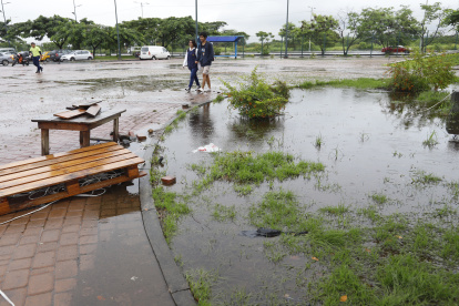 PARQUE SAMANES, NO HAY MANTENIMIENTO CONSTANTE EN EL MISMO, 06 DE ABRIL  DEL 2023- AMELIA ANDRADE Guayaquil-Ecuador Agencia (Ag-ecpreso)