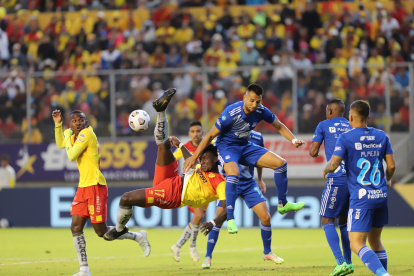 EN EL ESTADIOS GONZALO POZO RIPALDA SE REALIZO EL PARTIDO ENTRE SOCIADAD DEPORTIVA AUCAS VS EMELEC POR LA DECIMA FECHA DE LA SEGUNDO ETAPA DE LA LIGA PRO 2022 11 DE SEPTIEMBRE DEL 2022 ANGELO CHAMBA (Ag-expreso ag-extra ag-quito)