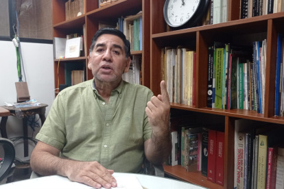 Figura. Javier Véliz mientras conversa con EXPRESO.