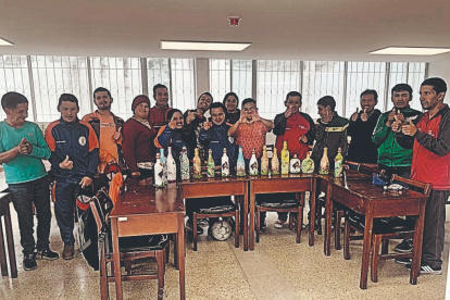 Taller. Los participantes exhiben sus trabajos