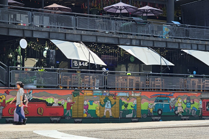 Por la mañana y media tarde es bajo el movimiento de visitantes en la Plaza Guayarte. Guardias restringen el paso a la planta alta hasta las 12:00.