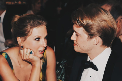 Taylor Swift y Joe Alwyn en los Golden Globes 2020.