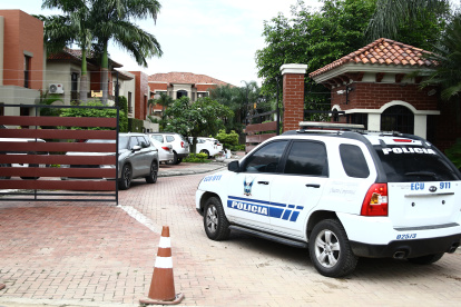 Reuniones. La Policía Nacional se reunió por varias horas con los residentes de la urbanización Entre Olivos para tener más detalles del robo perpetrado la noche del domingo.