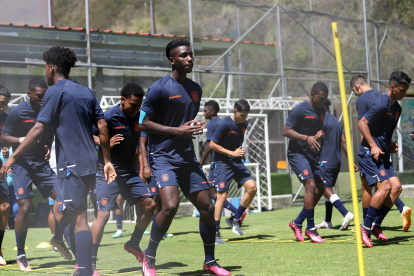 Allen Obando (c) comandará el ataque de la Tricolor en el partido ante Paraguay, en el estadio Atahualpa.